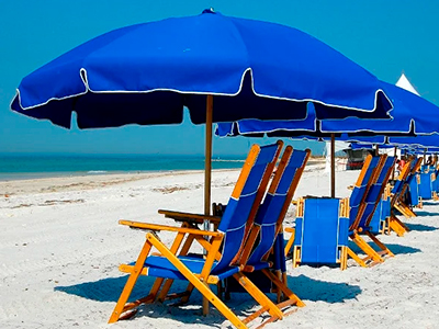 Вибираємо парасолі для літнього майданчика на пляжі